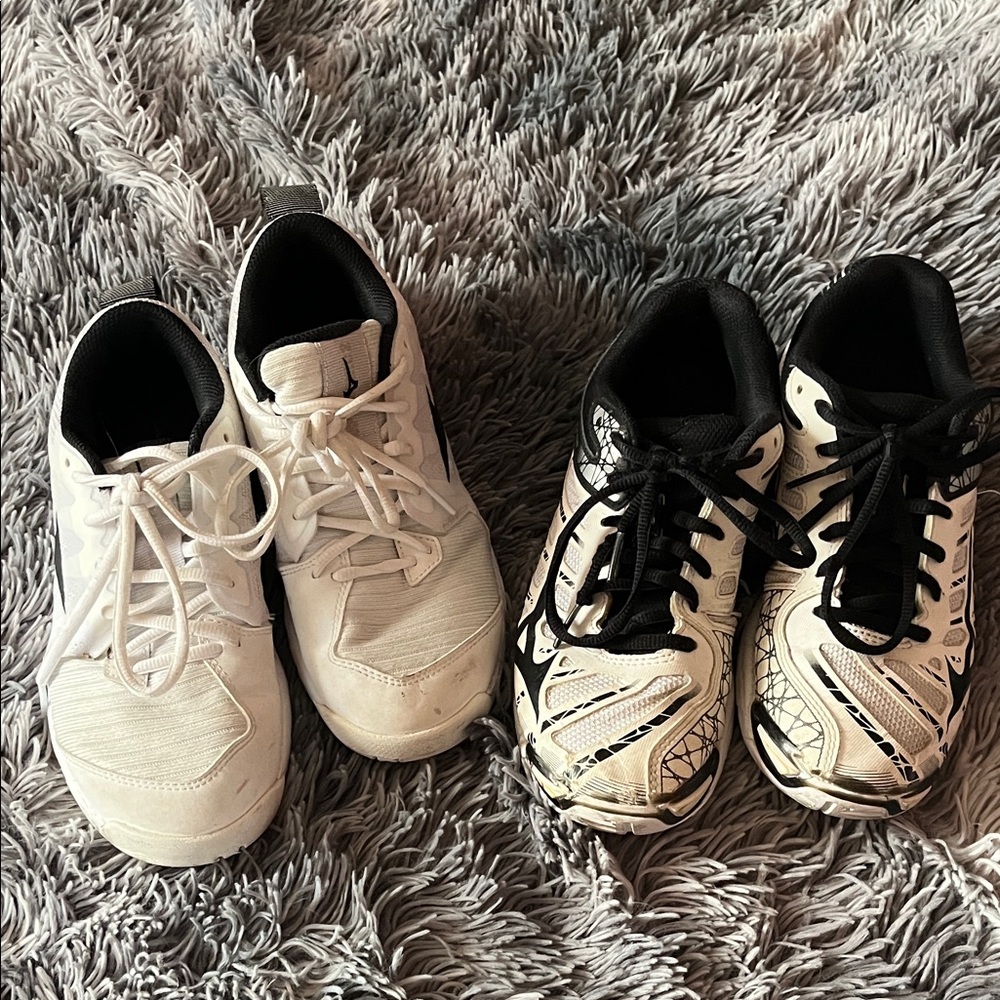 Mizuno Women's White and Black Athletic Shoes